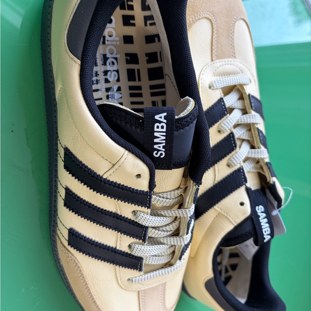 NWT Adidas Samba OG MS in pale Yellow and Black - Picture 2 of 5